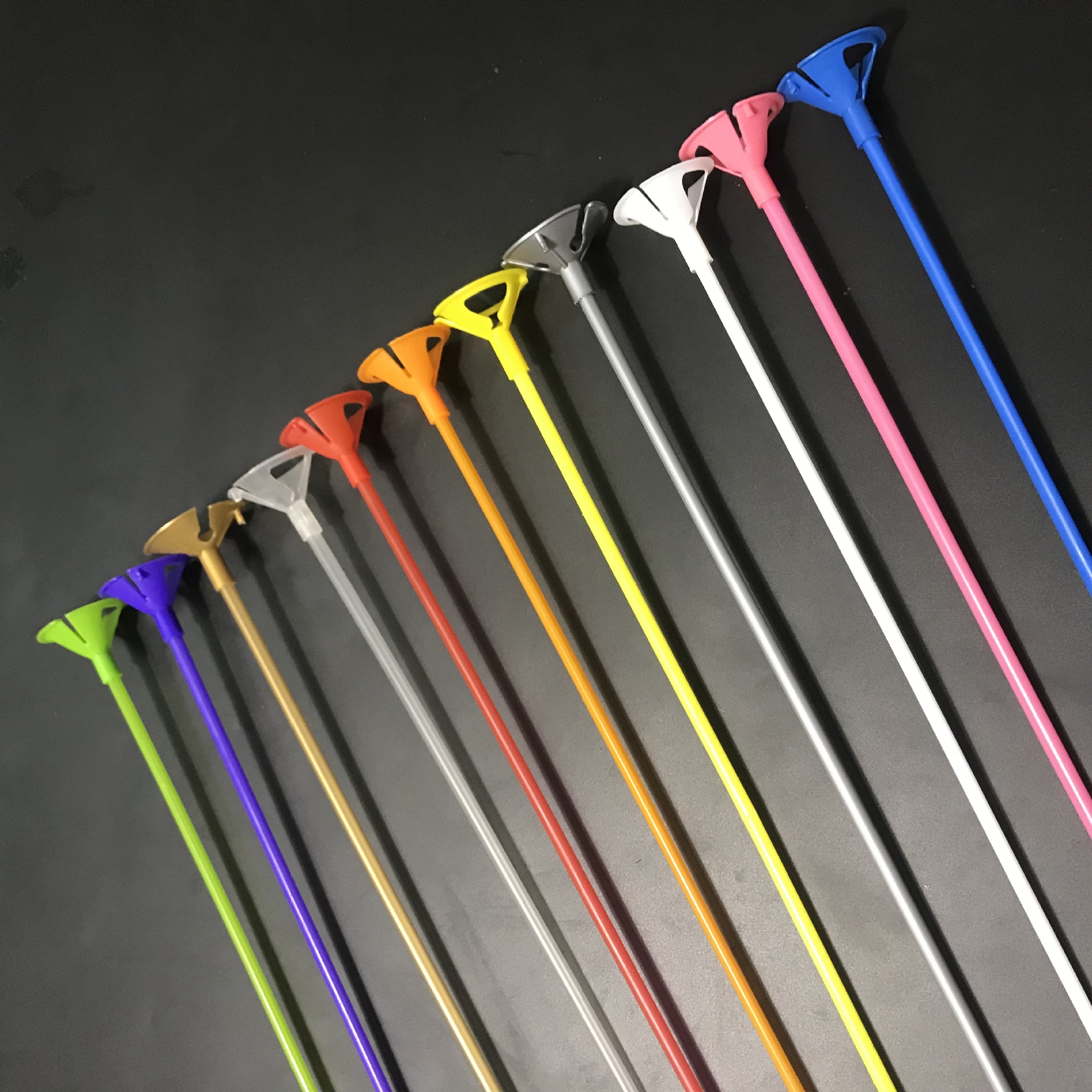 Jakie są właściwości balonowych plastikowych patyków?