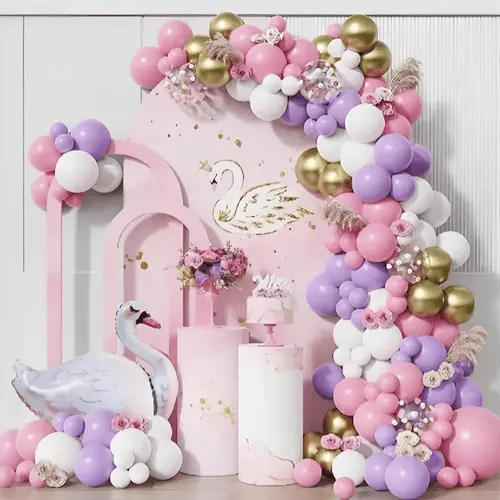 Łuk balonowy w kształcie łabędzia